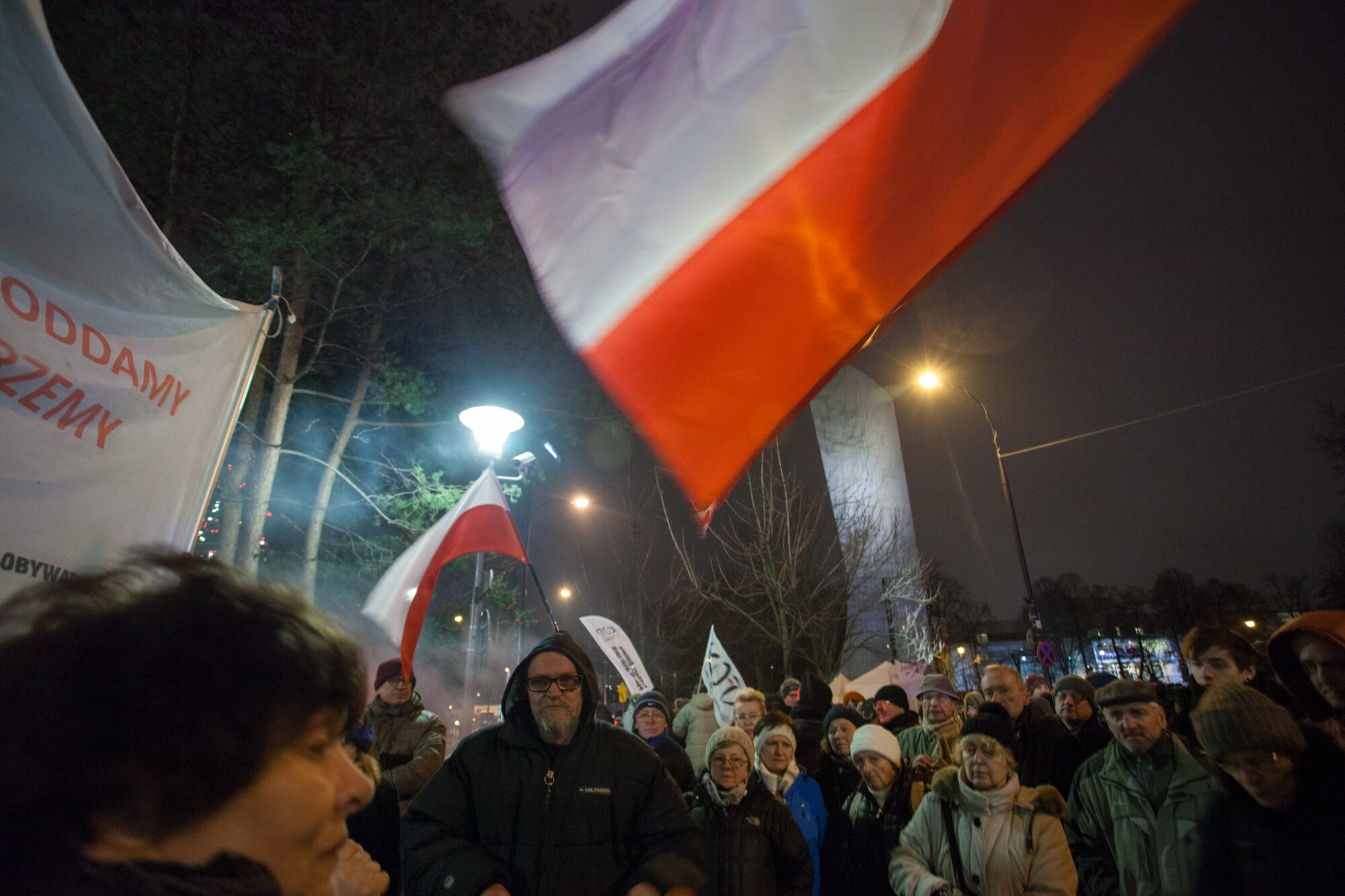 Protestujący przed Sejmem 19.12.2016