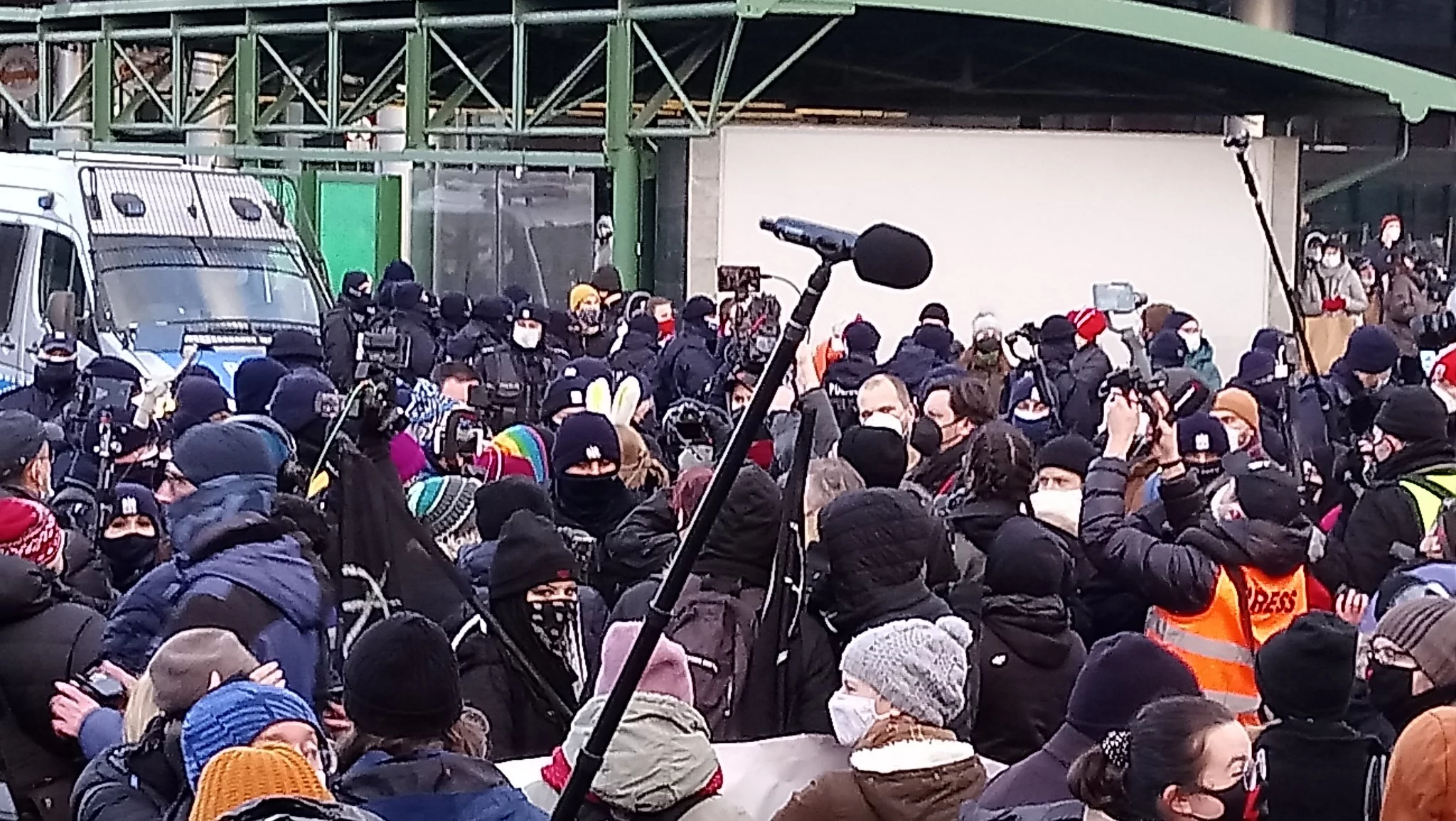 Zdjęcie z warszawskiego protestu Strajku Kobiet na 8 marca