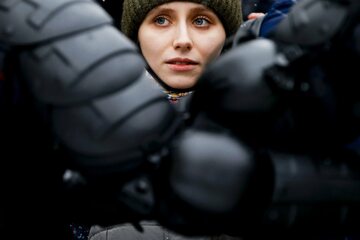 Protesty przeciwko zatrzymaniu Nawalnego. Policja rozbija grupę protestujących studentów