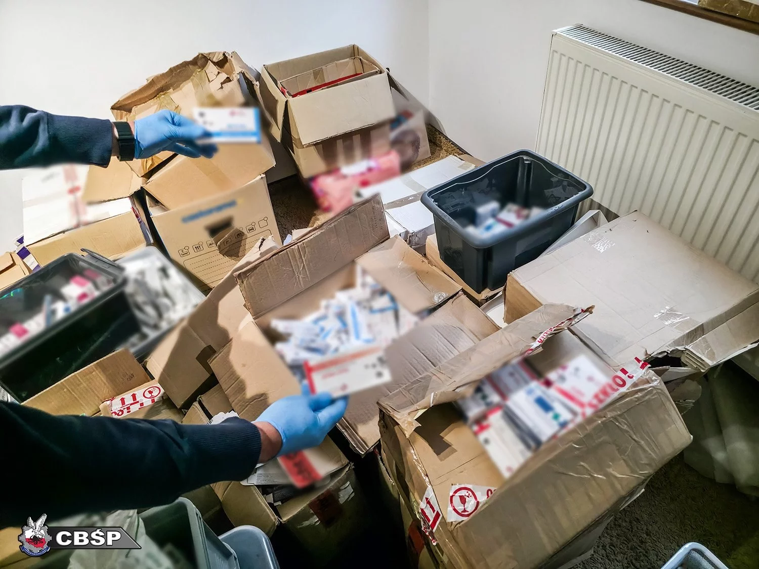 W fabryce produkowano nielegalne leki i sterydy