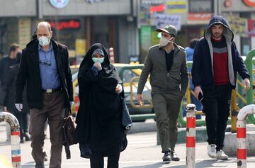 Przechodnie w Iranie