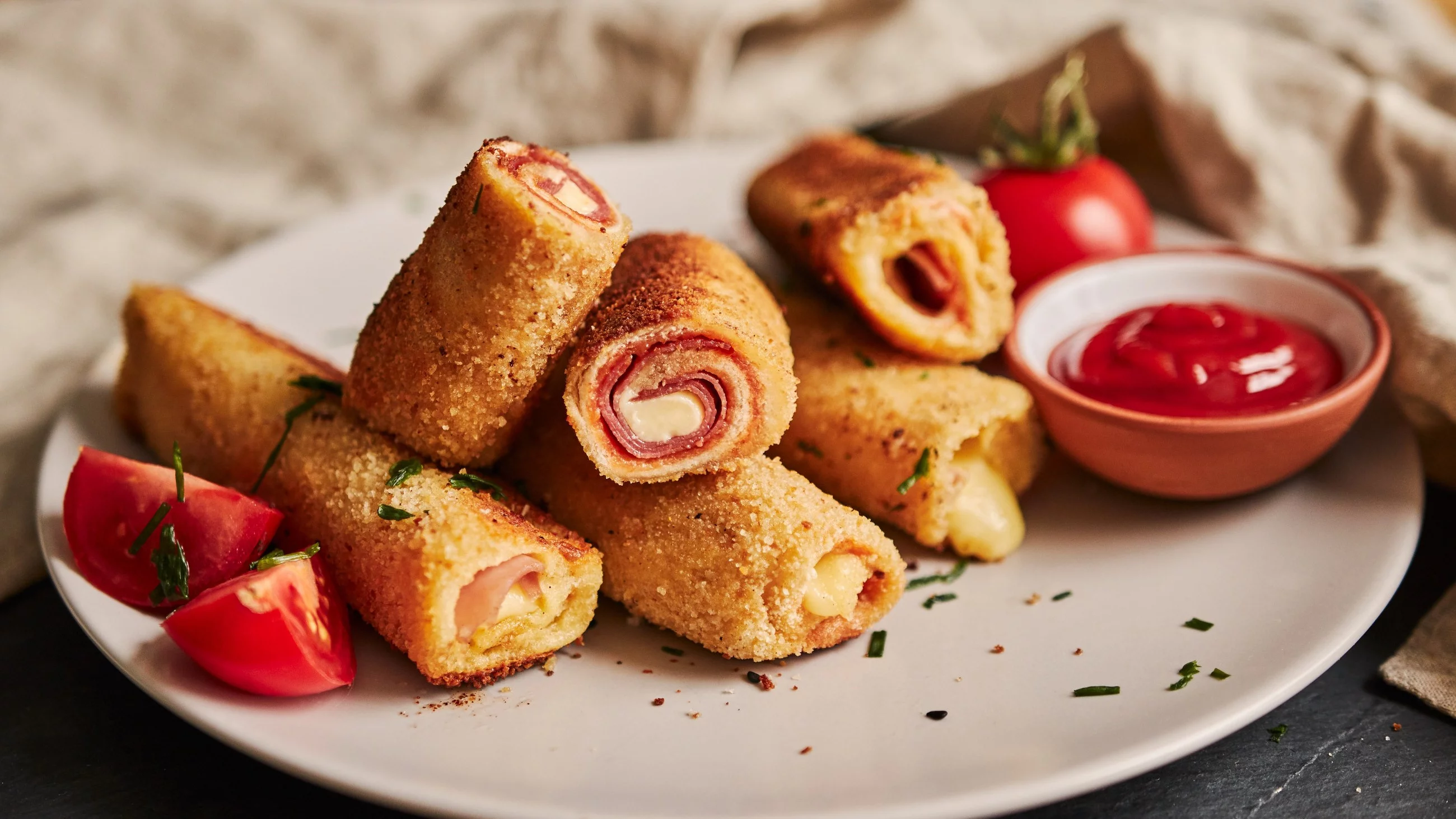 Smażone roladki z szynki i sera