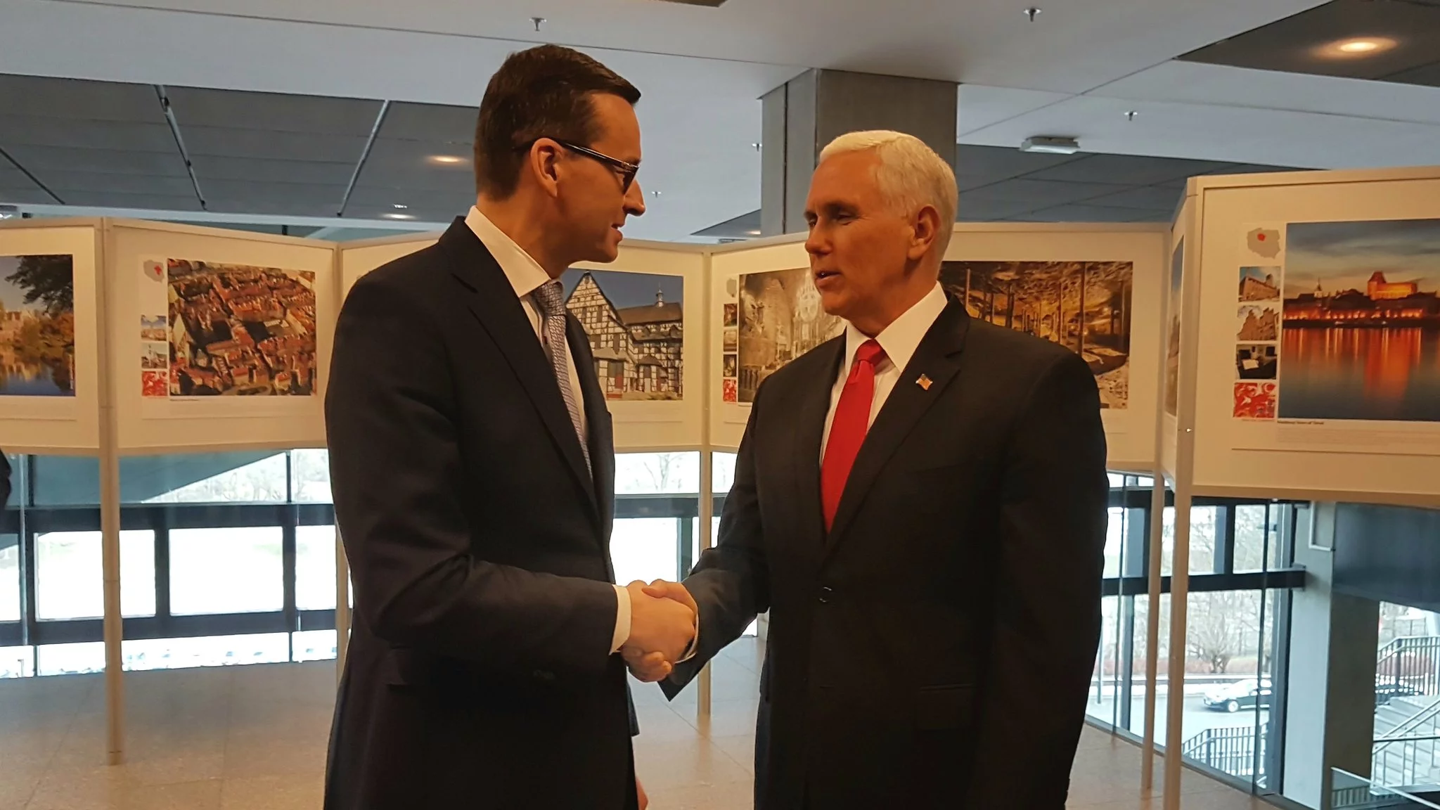 Mateusz Morawiecki i Mike Pence