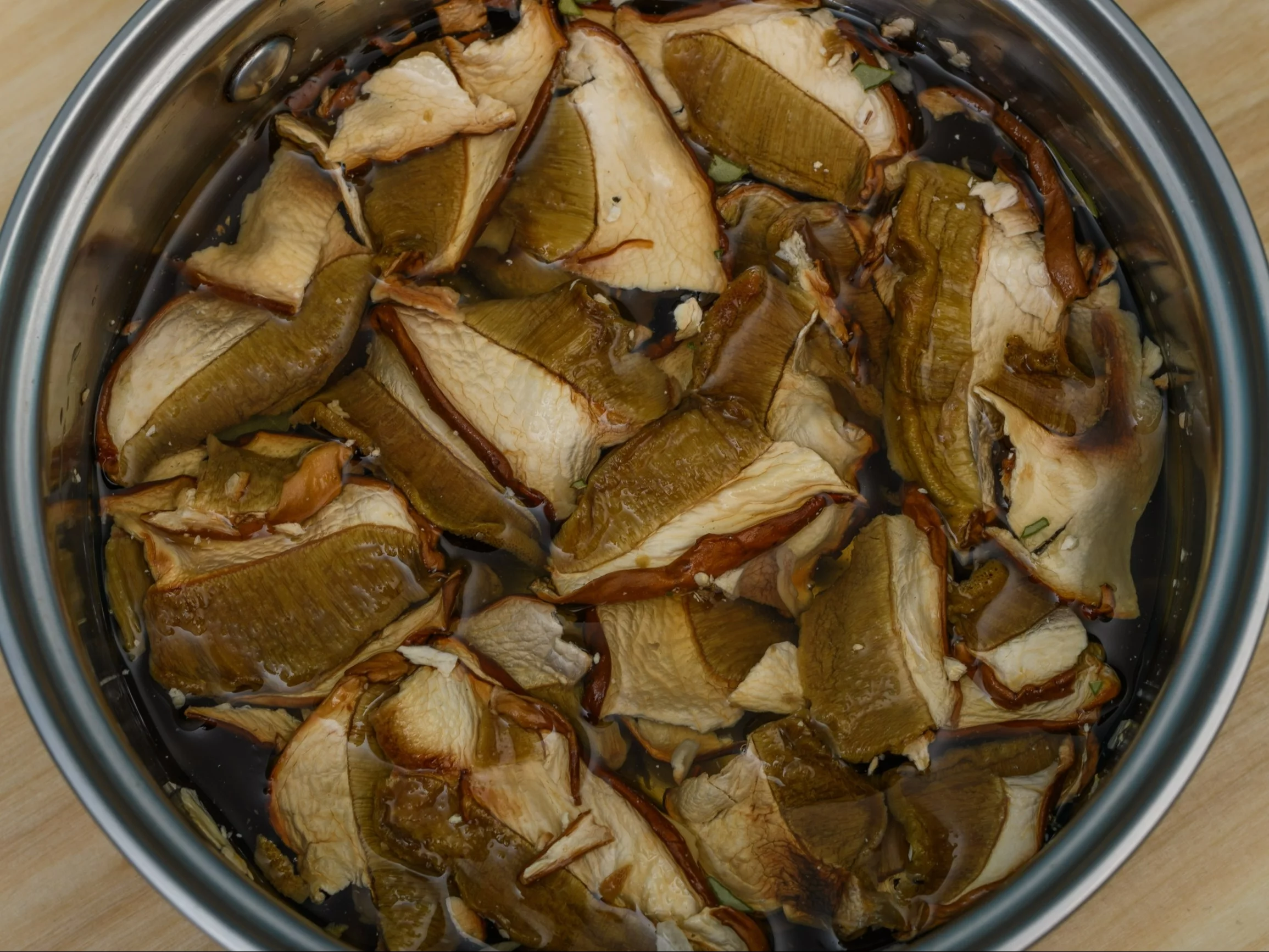 Namaczanie suszonych grzybów