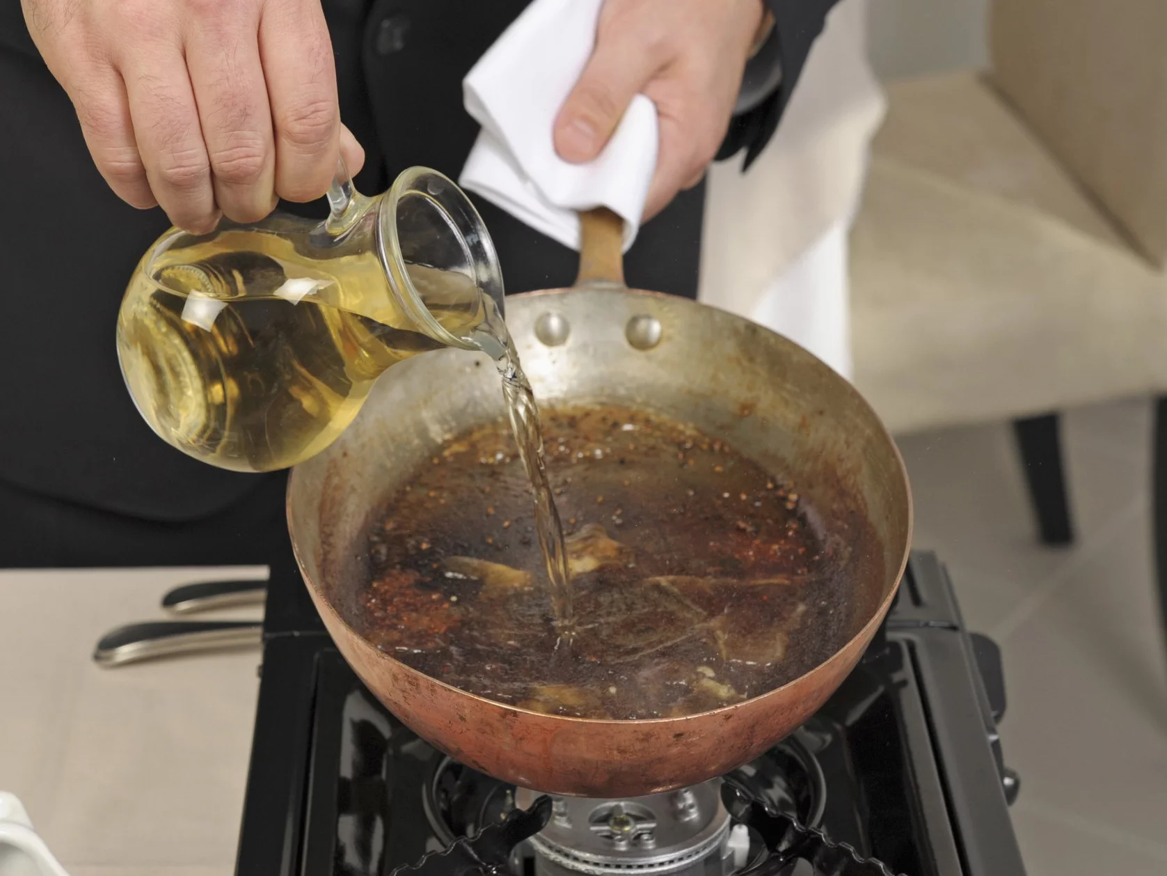 Deglasacja białym winem