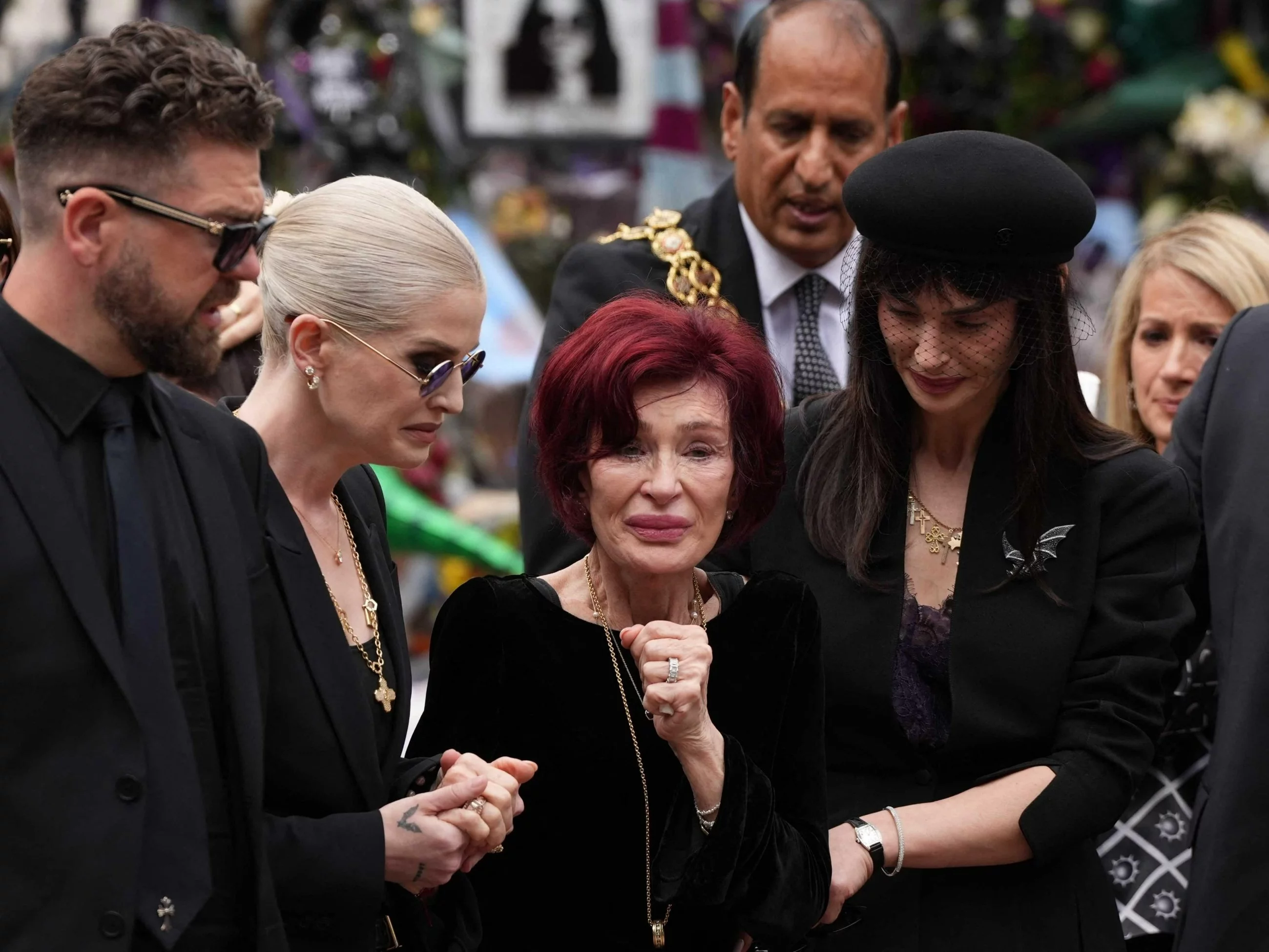 Rodzina Ozzy'ego Osbourne'a podczas jego wzruszającego pogrzebu w Londynie
