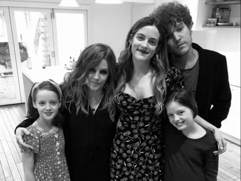 Lisa Marie Presley ze swoimi dziećmi - zmarłym Benjaminem Keough, Riley Keough, Finley Aaron Love Lockwood i Harper Vivienne Ann Lockwood