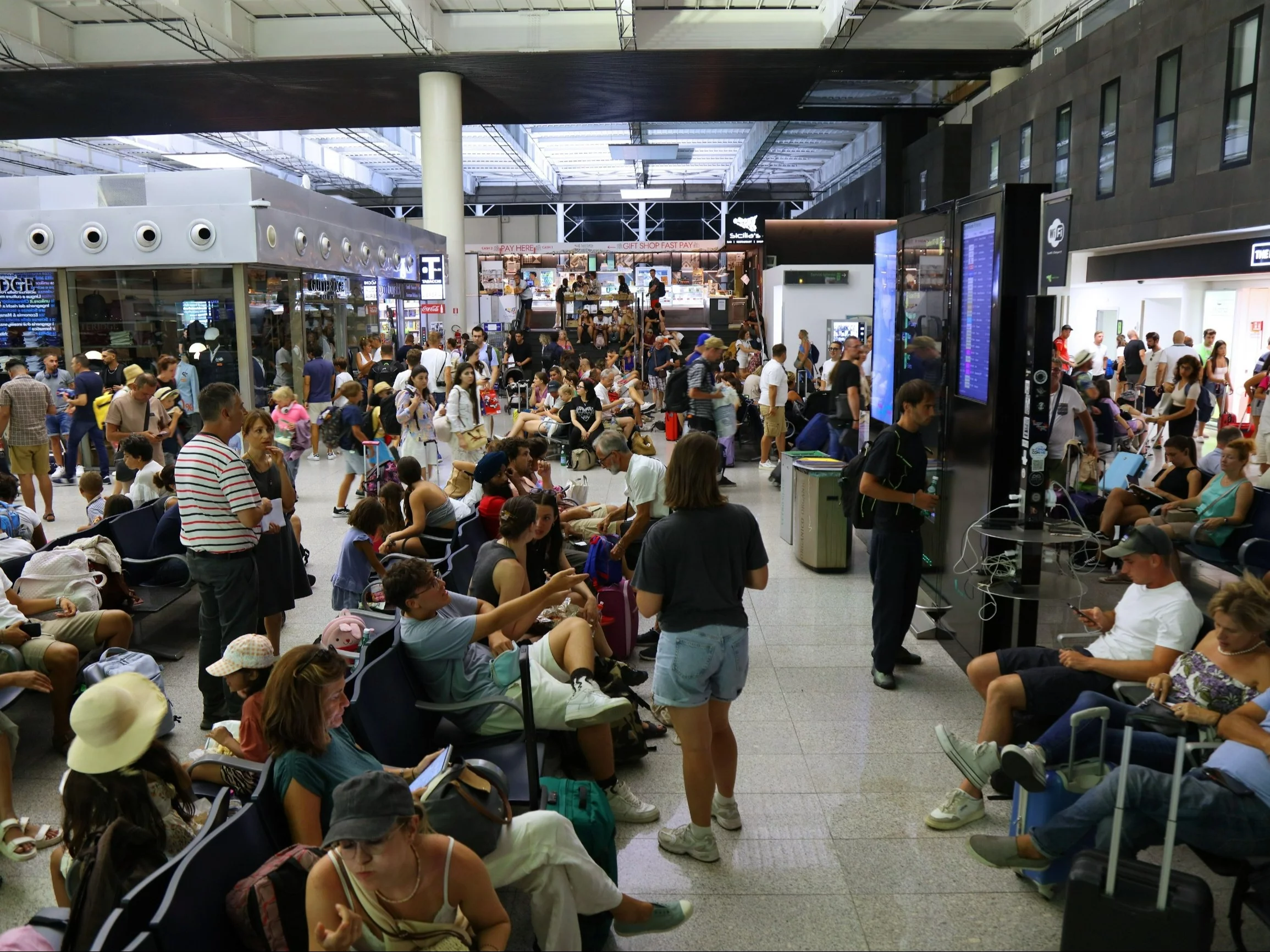 Duże utrudnienia przez wulkan Etna. Samoloty zostały przekierowane
