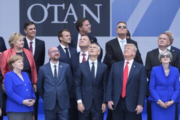Przywódcy podczas szczytu NATO