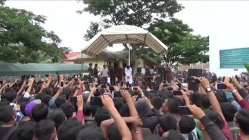 Publiczna chłosta gejów przed meczetem