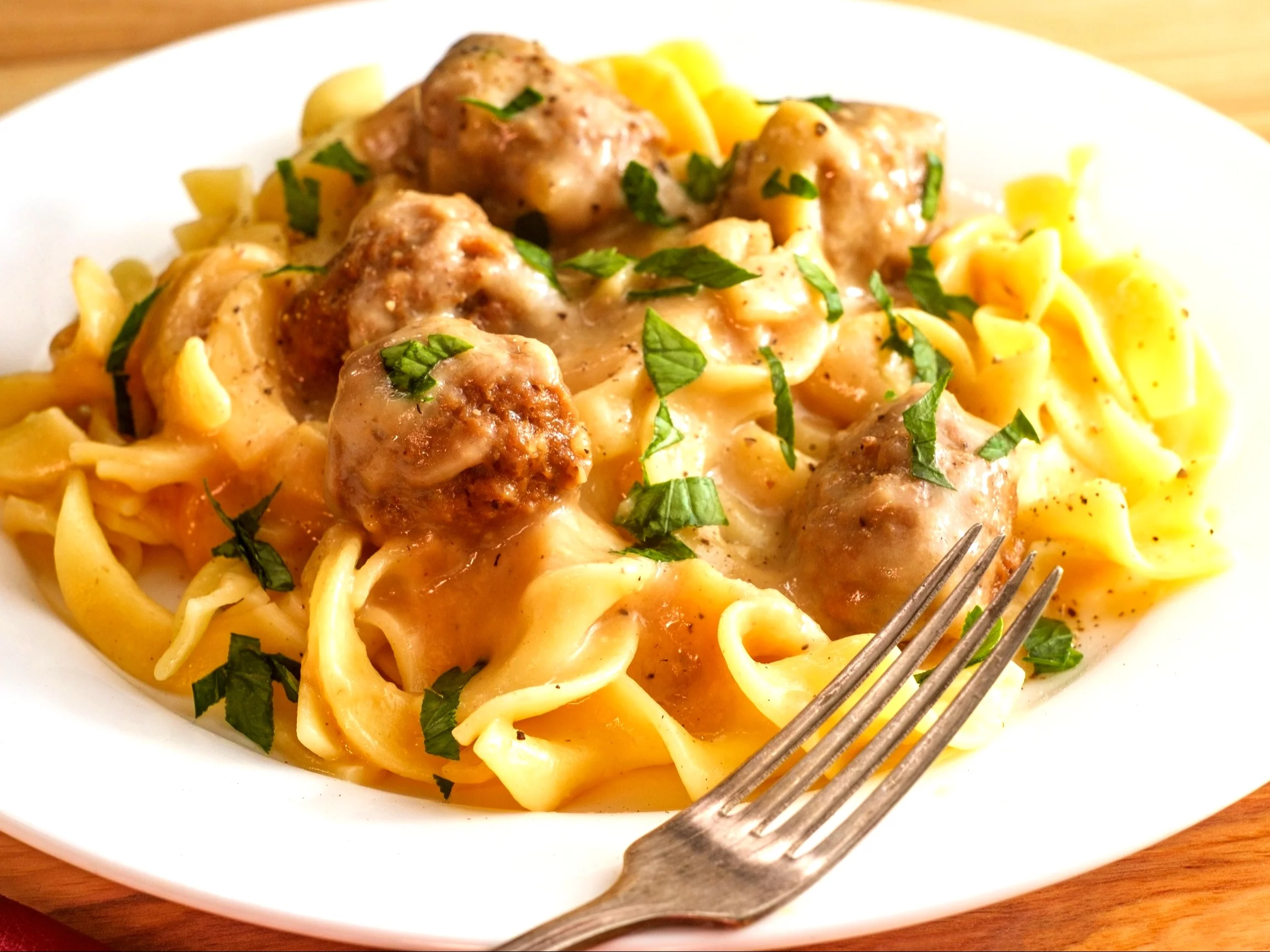 Pulpety w sosie z makaronem