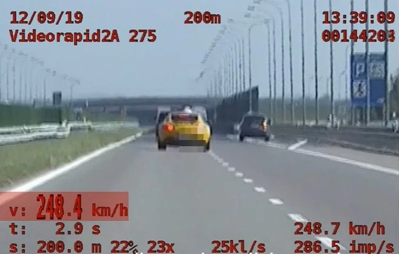 Kierowca jechał 248 km/h