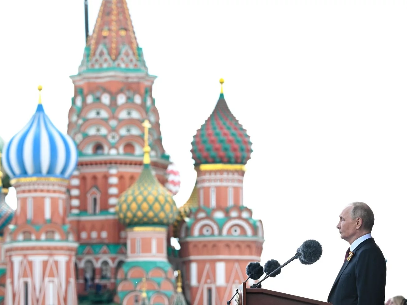 Władimir Putin na tle Kremla