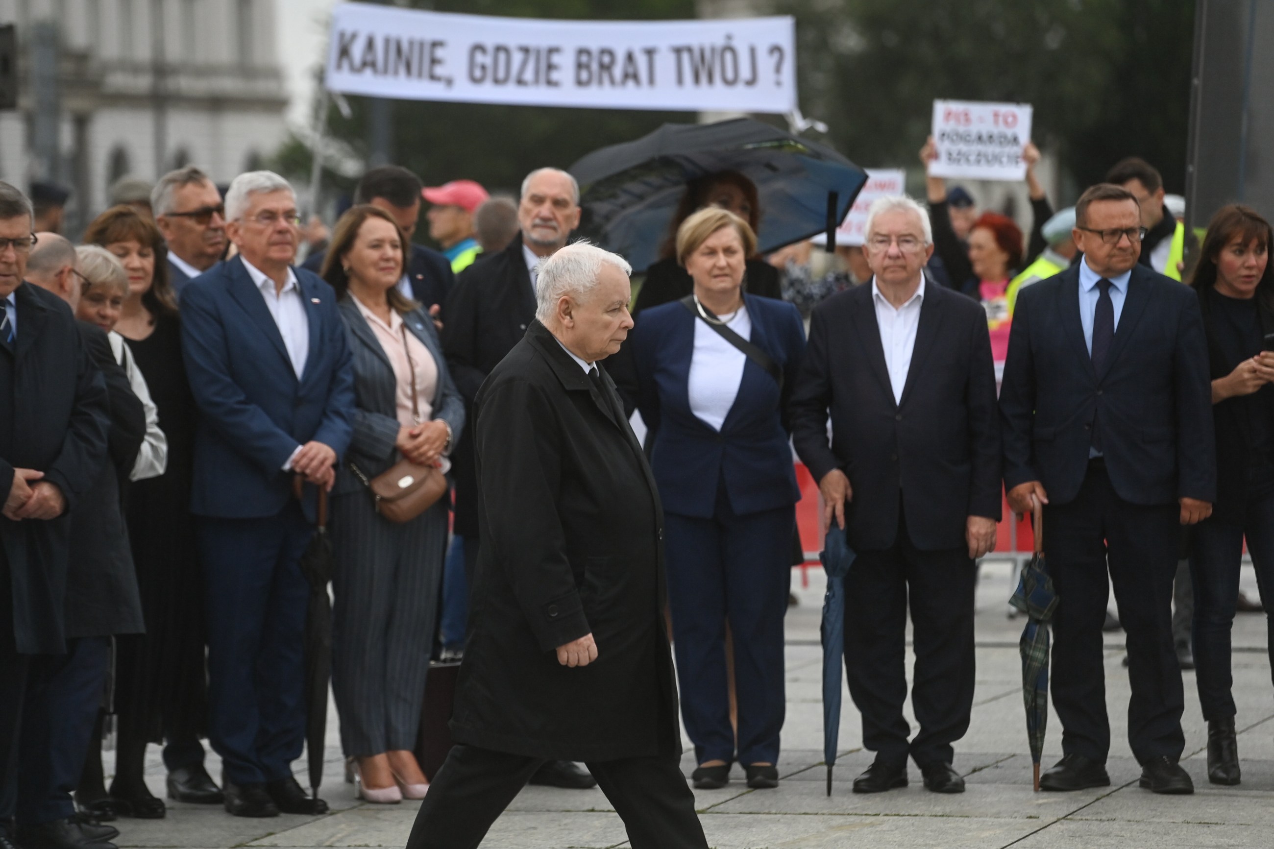 „Putinowska agentura” vs. „kłamca”. Gorąco podczas obchodów miesięcznicy smoleńskiej