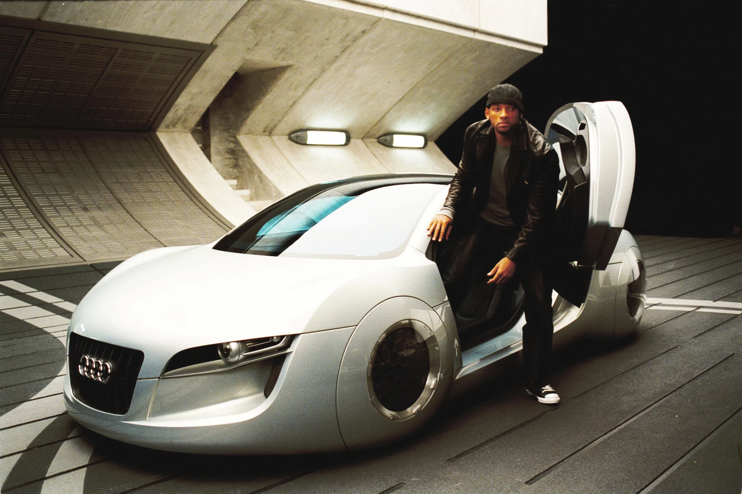 Will Smith w filmie „Ja, robot” (2004) z Audi RSQ