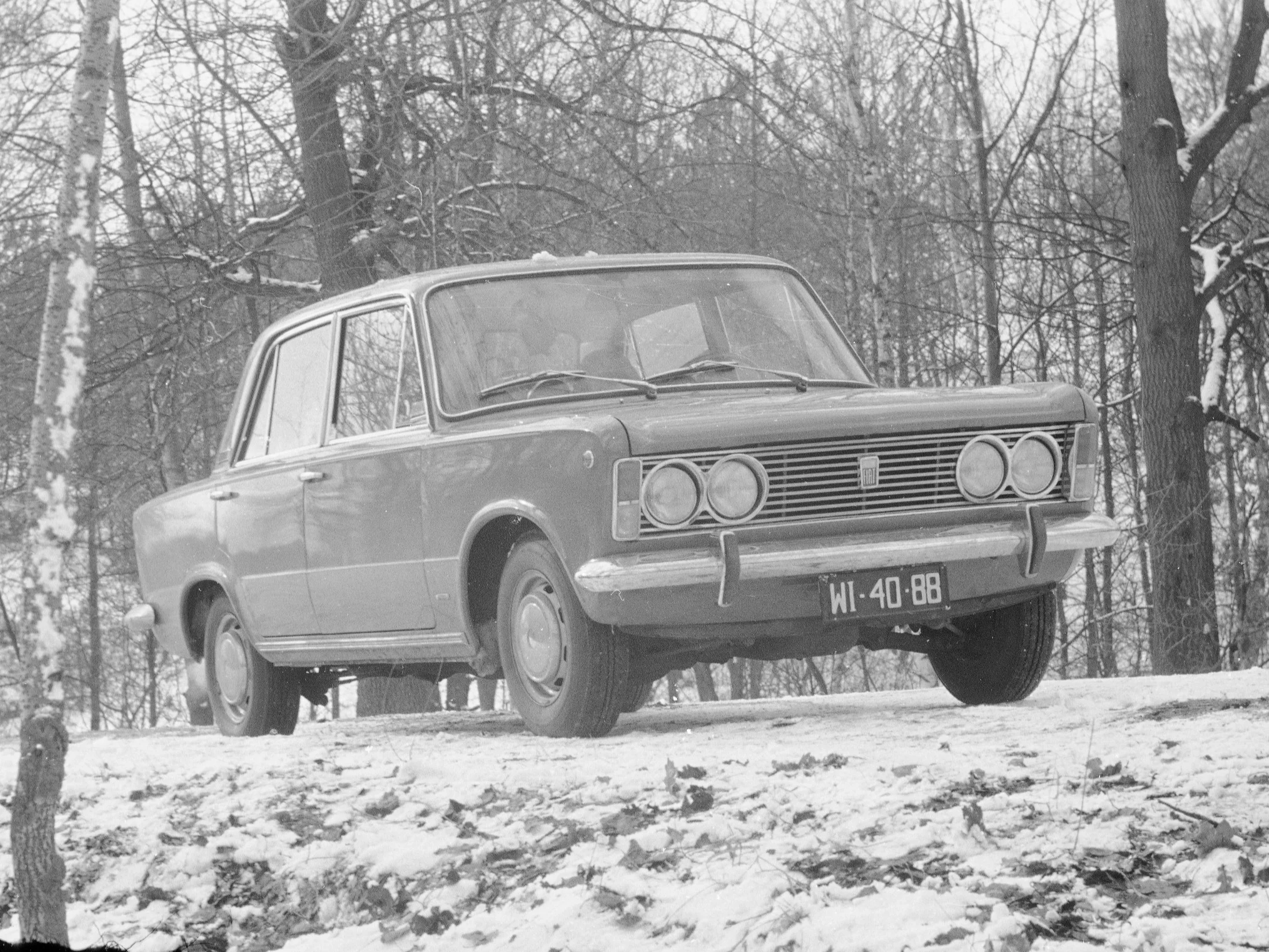 Film „Wszystko na sprzedaż” (reż. Andrzej Wajda) – scena na drodze i w lesie