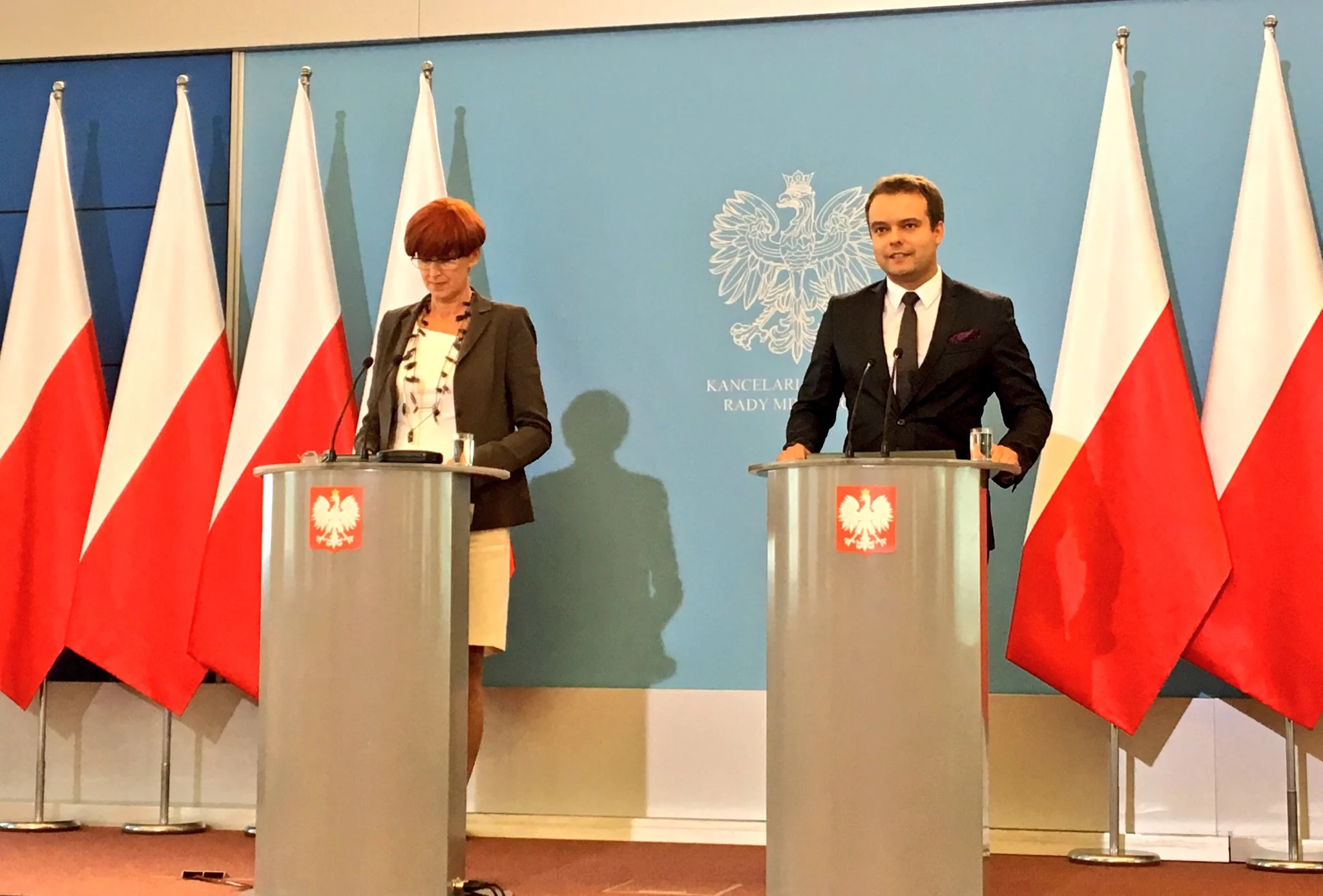 Minister Rodziny, Pracy i Polityki społecznej Elżbieta Rafalska i rzecznik rządu Rafał Bochenek