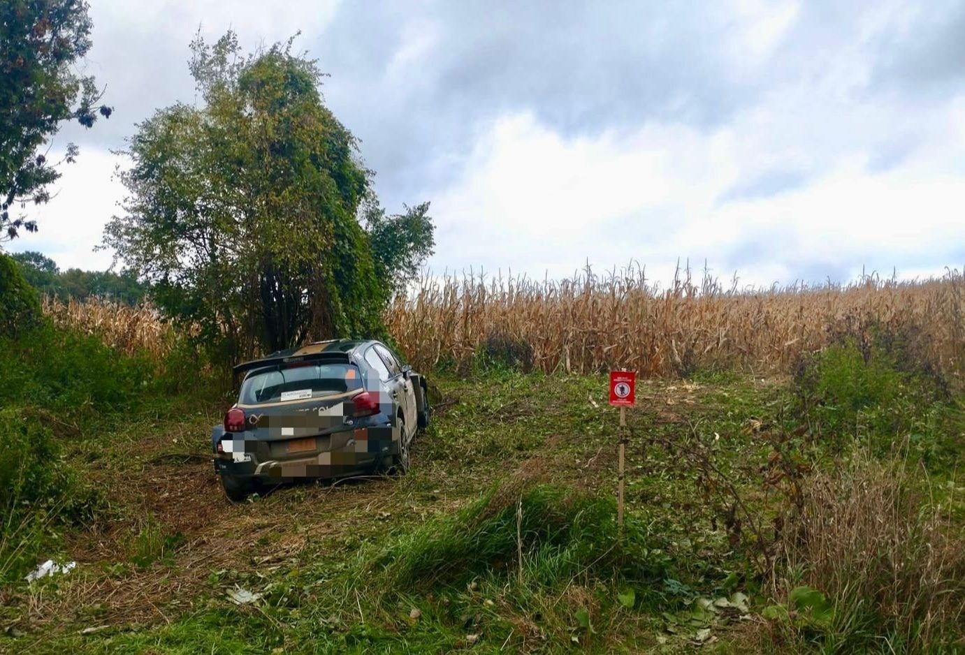 Wypadek na trasie Rajdu Nyskiego. Auto wypadło z trasy