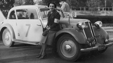 Rajd samochodowy kobiet na trasie Warszawa – Gdynia – Warszawa 1937