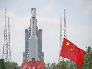 Rakieta Long March 5B wynosząca moduł Mengtian stacji Tiangong