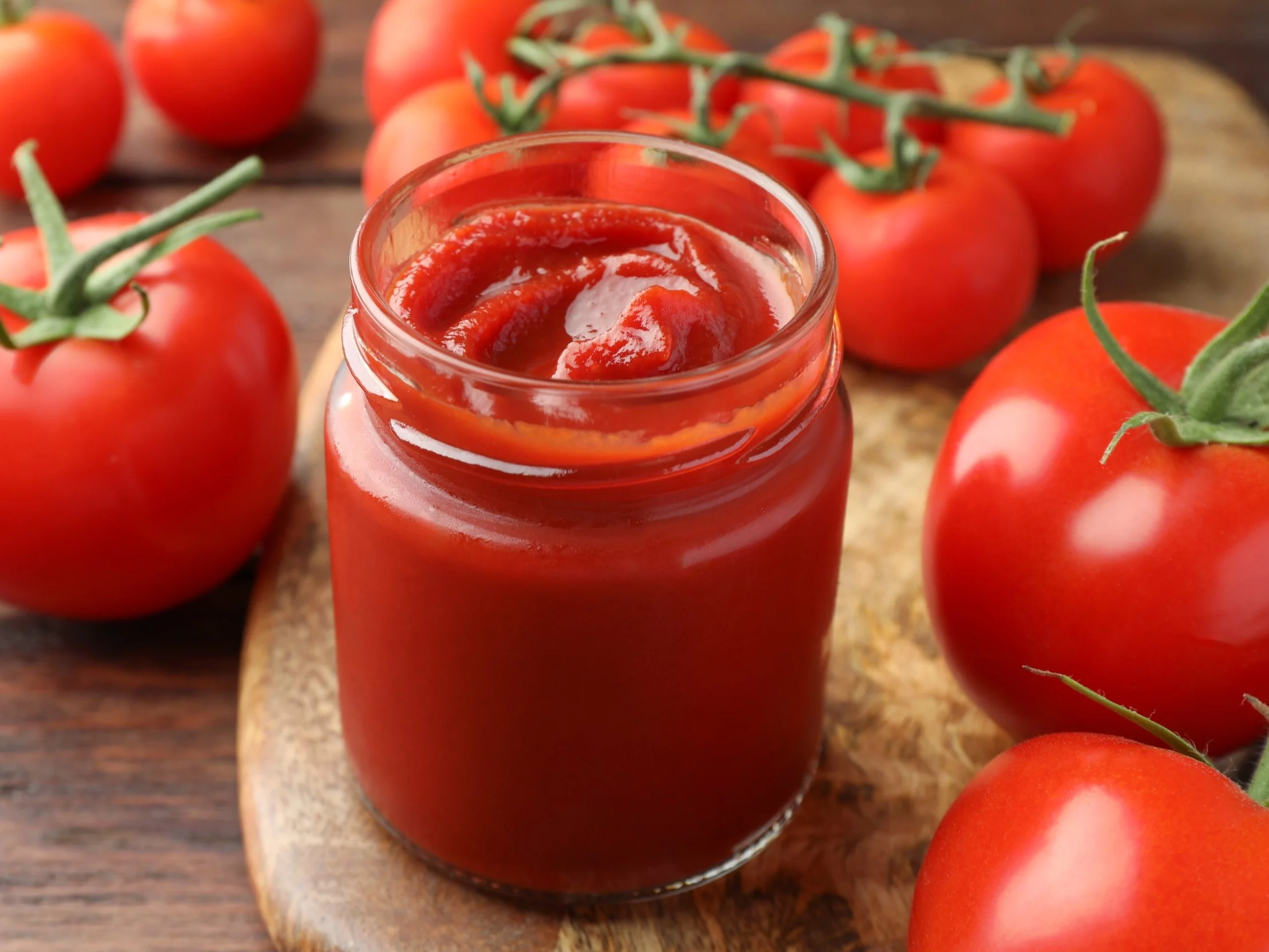 Ketchup w słoiku, zdjęcie ilustracyjne
