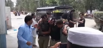 Ranni przewożeni do szpitala po zamachu