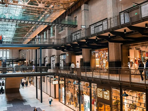 Zakupy offline znów na fali – Polacy wybierają galerie handlowe