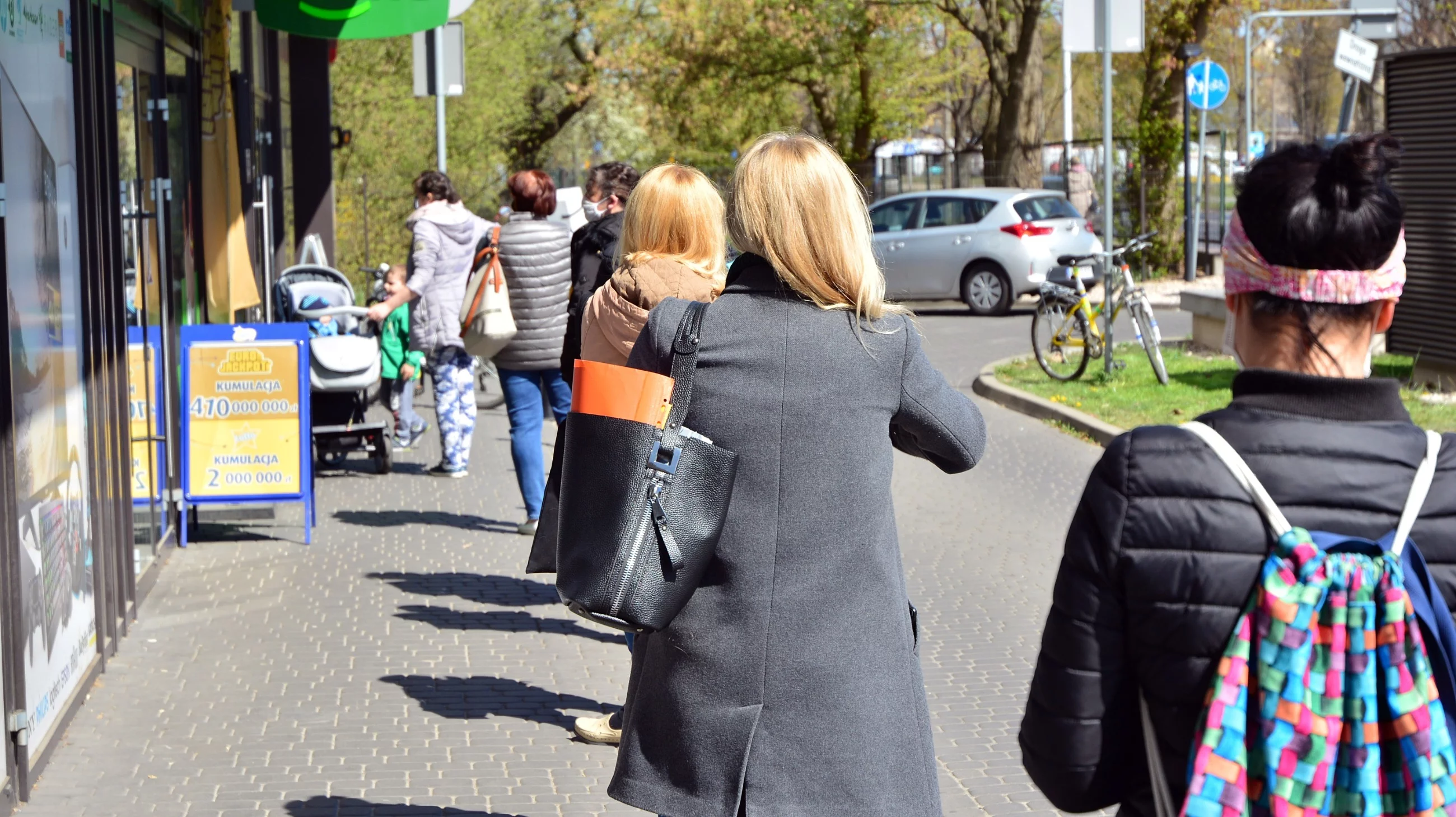 Maseczki wracają na ulice, zdjęcie ilustracyjne