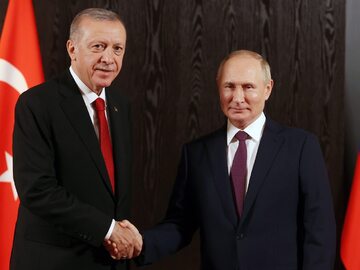 Recep Tayyip Erdogan i Władimir Putin w czasie spotkania w Samarkandzie