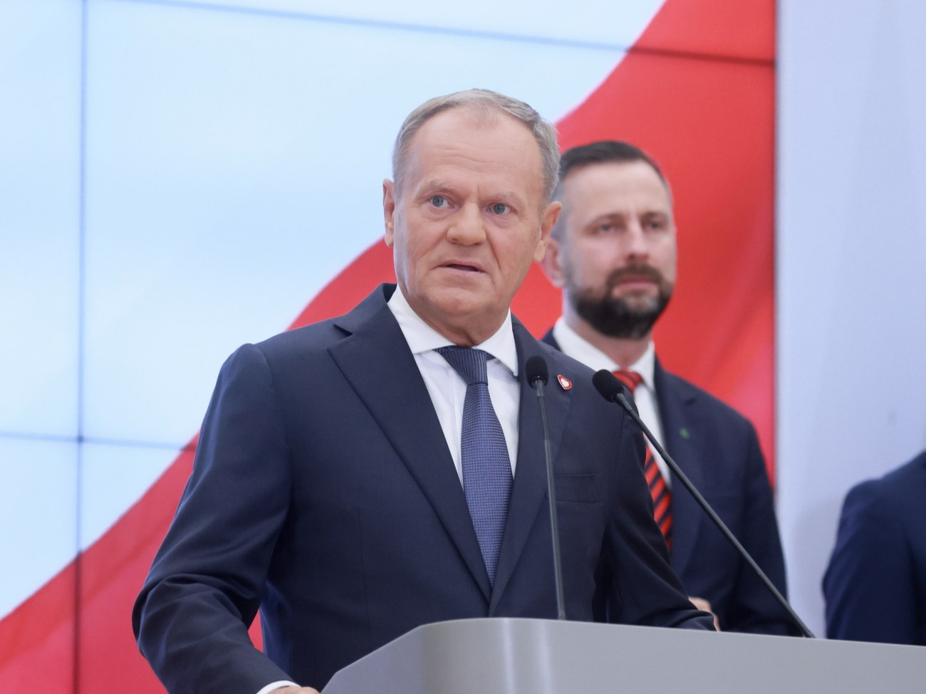 Tusk ogłaszał rekonstrukcję. TV Republika wyciągnęła nagranie z Putinem
