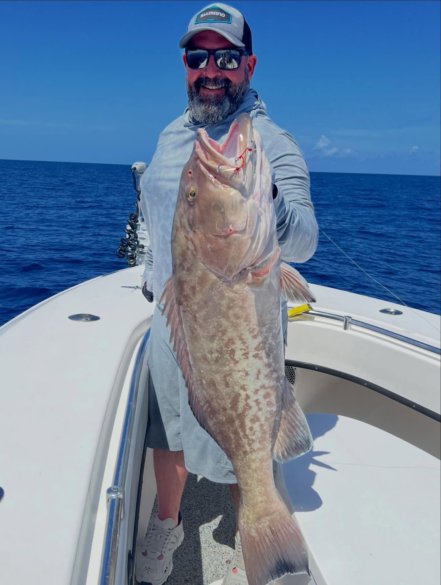 Wędkarz złowił gigantycznego granika. Wcześniej zerwał haczyk na innej rybie