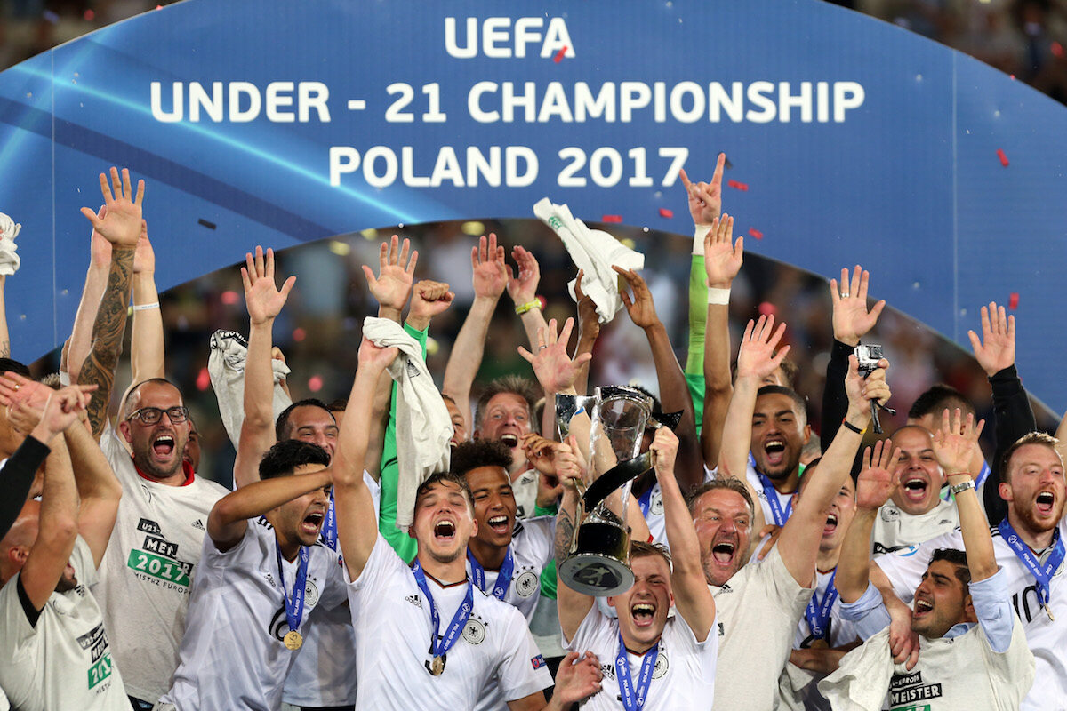 Reprezentacja Niemiec świętuję po finale Euro U-21 w Krakowie
