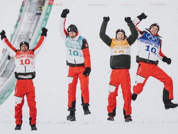Reprezentanci Austrii po wygraniu w olimpijskim konkursie drużynowym