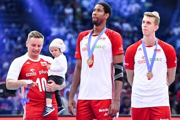 Reprezentanci Polski z brązowymi medalami ME siatkarzy 2019