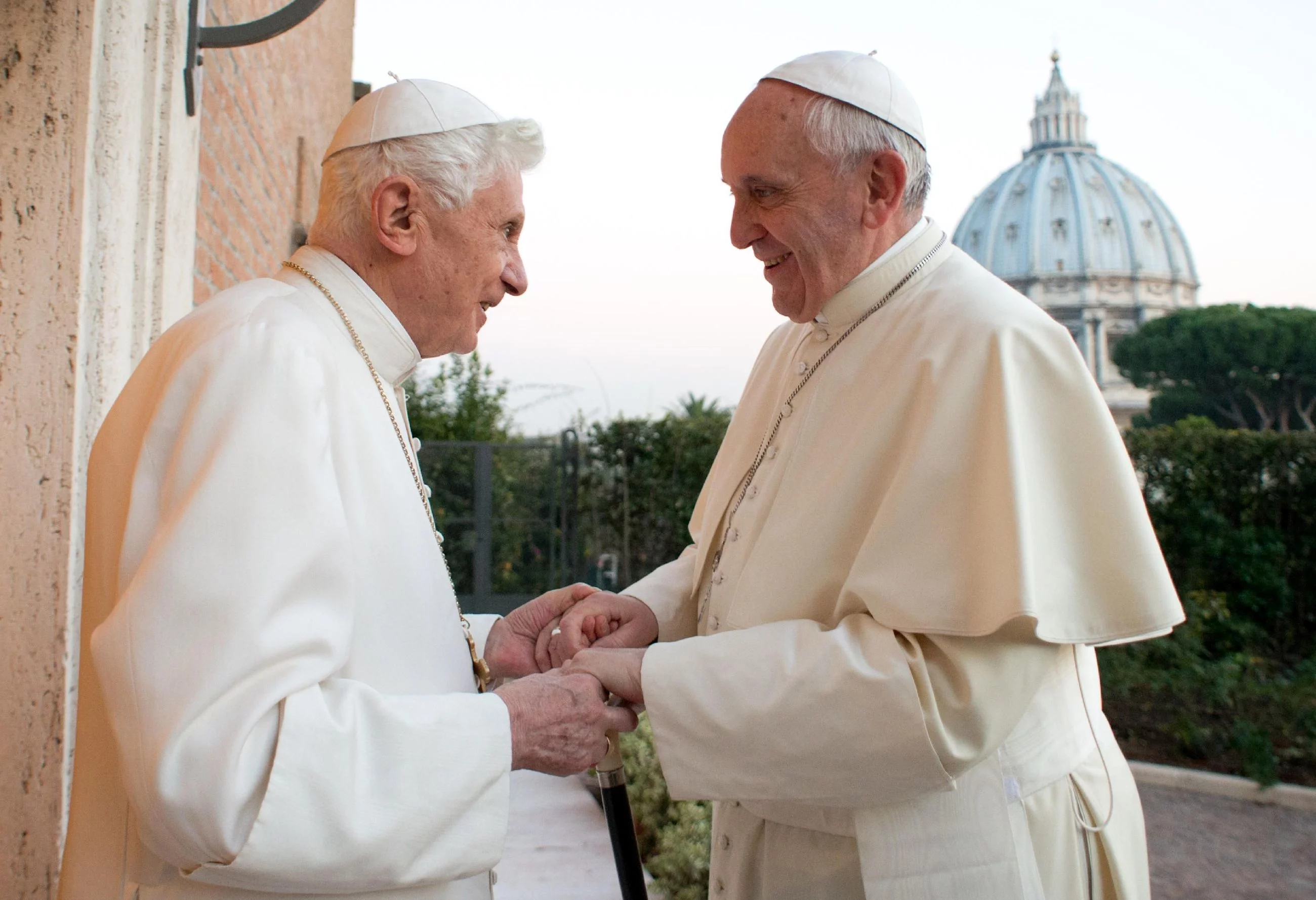 Papież Benedykt XVI i papież Franciszek