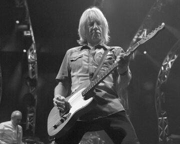 Rick Parfitt podczas koncertu w 2014 roku