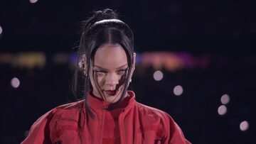 Rihanna podczas Super Bowl Halftime Show