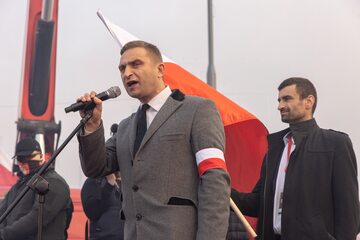 Robert Bąkiewicz przemawia w czasie Marszu Niepodległości