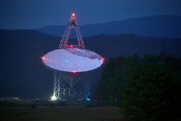 Robert C. Byrd Green Bank Telescope w National Radio Astronomy Observatory (NRAO), Green Bank, West Virginia