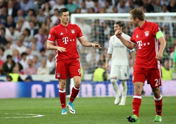 Robert Lewandowski i Philipp Lahm podczas meczu z Realem Madryt