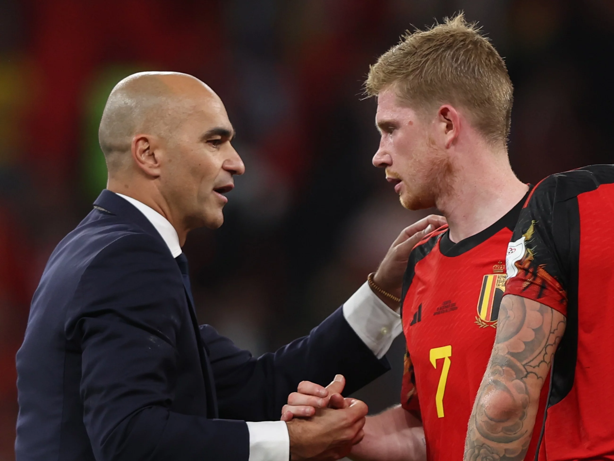 Roberto Martinez (z lewej) i Kevin De Bruyne