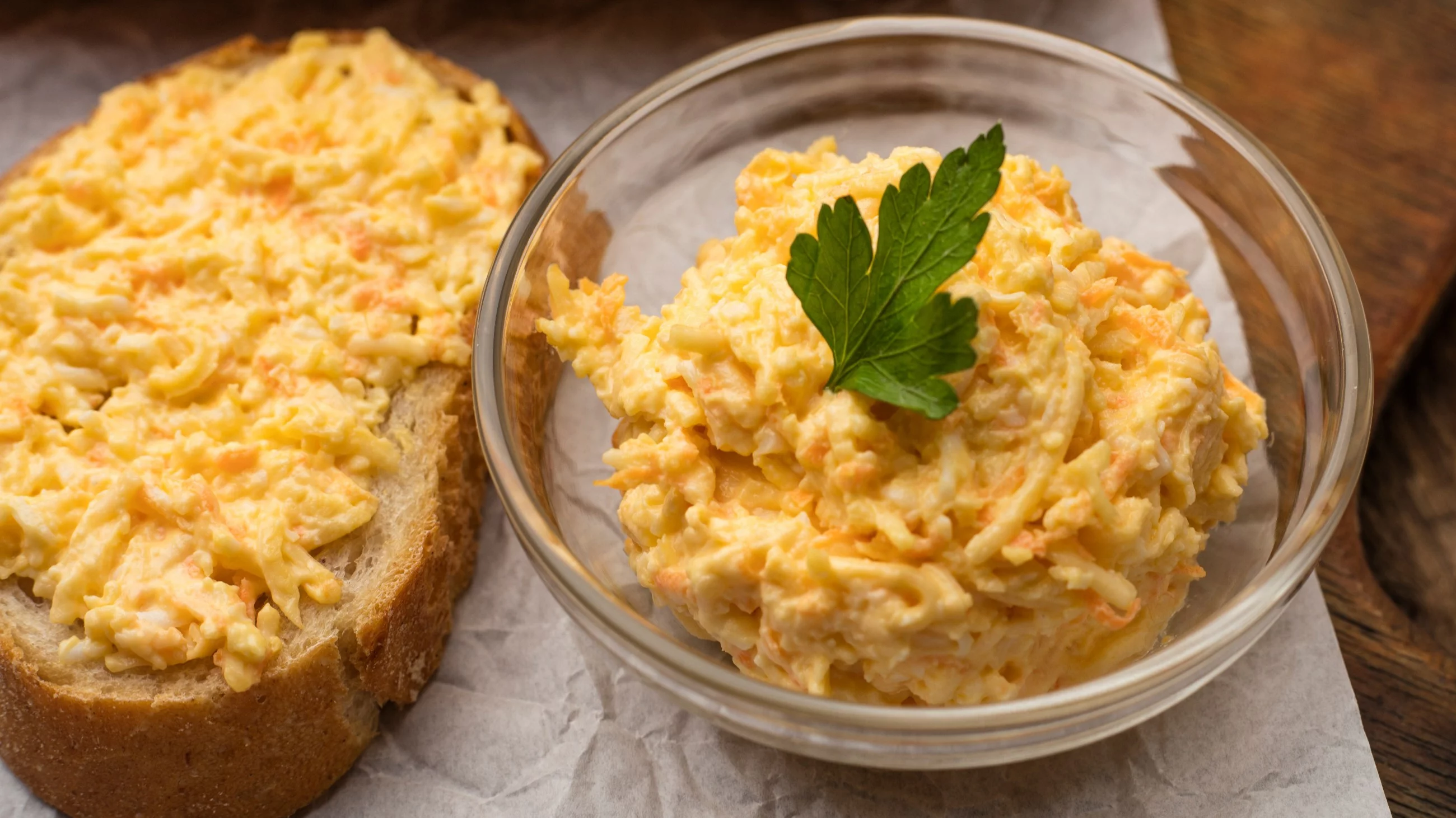 Pasta kanapkowa z żółtego sera i jajek