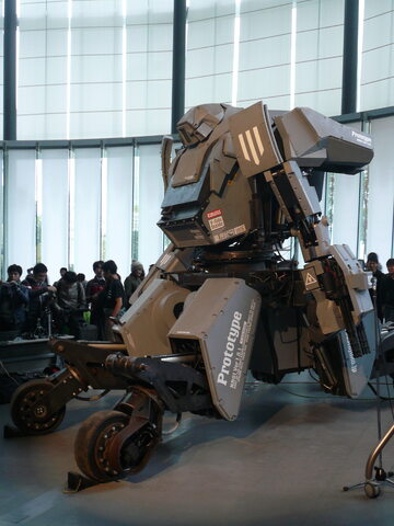 Robot Kuratas zaprezentowany na targach w Tokio w 2012 roku
