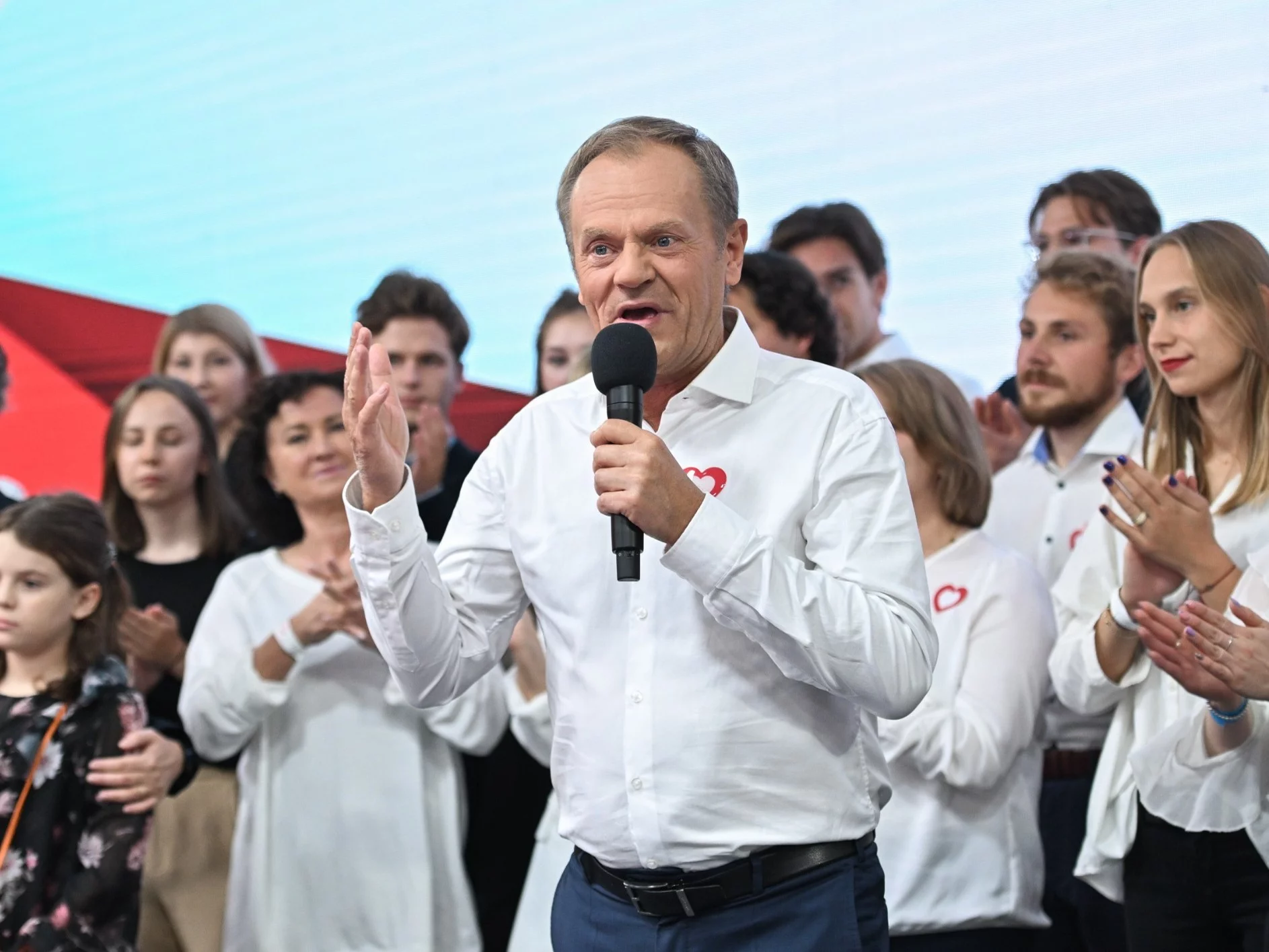 Donald Tusk przemawia w sztabie wyborczym KO