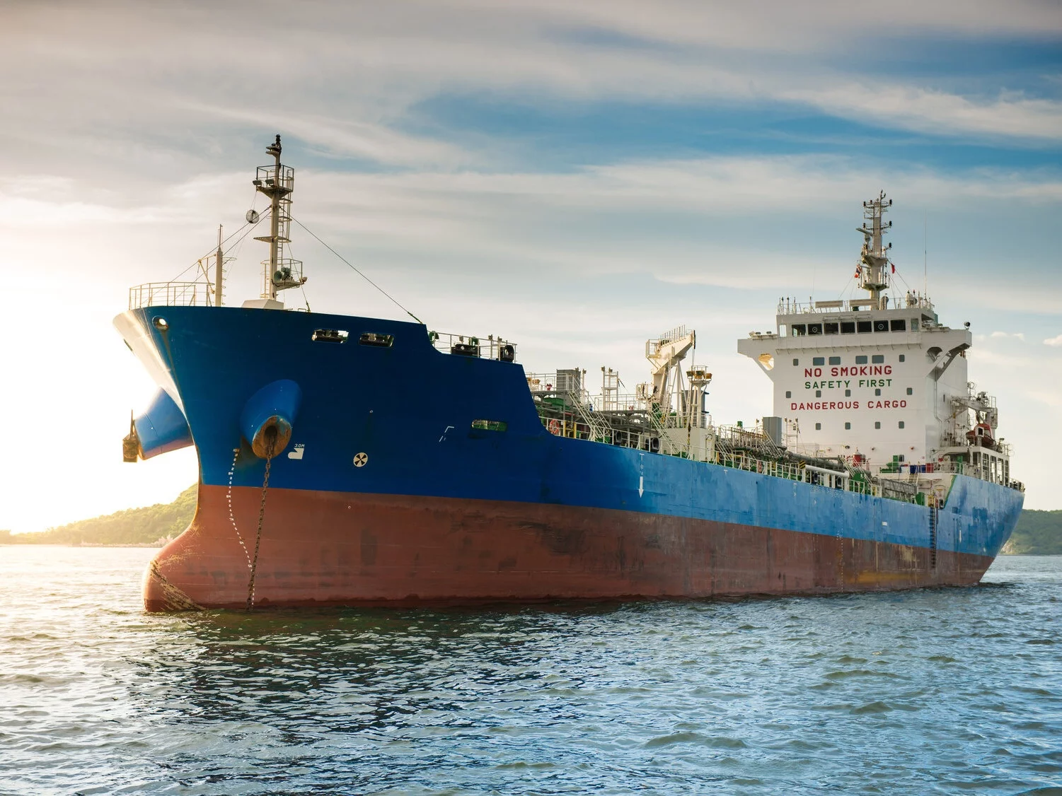 Trump uderza w wenezuelską ropę. Ceny surowca odbijają z najniższych poziomów