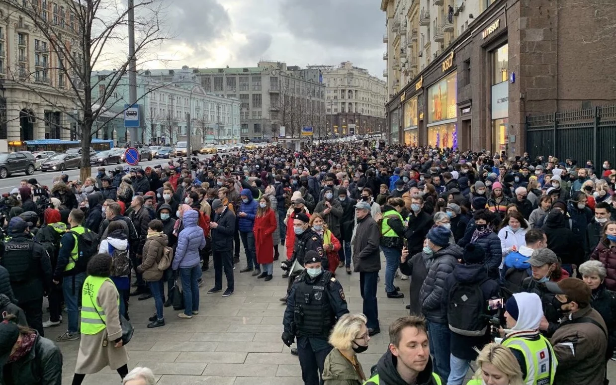 Protestujący w Moskwie