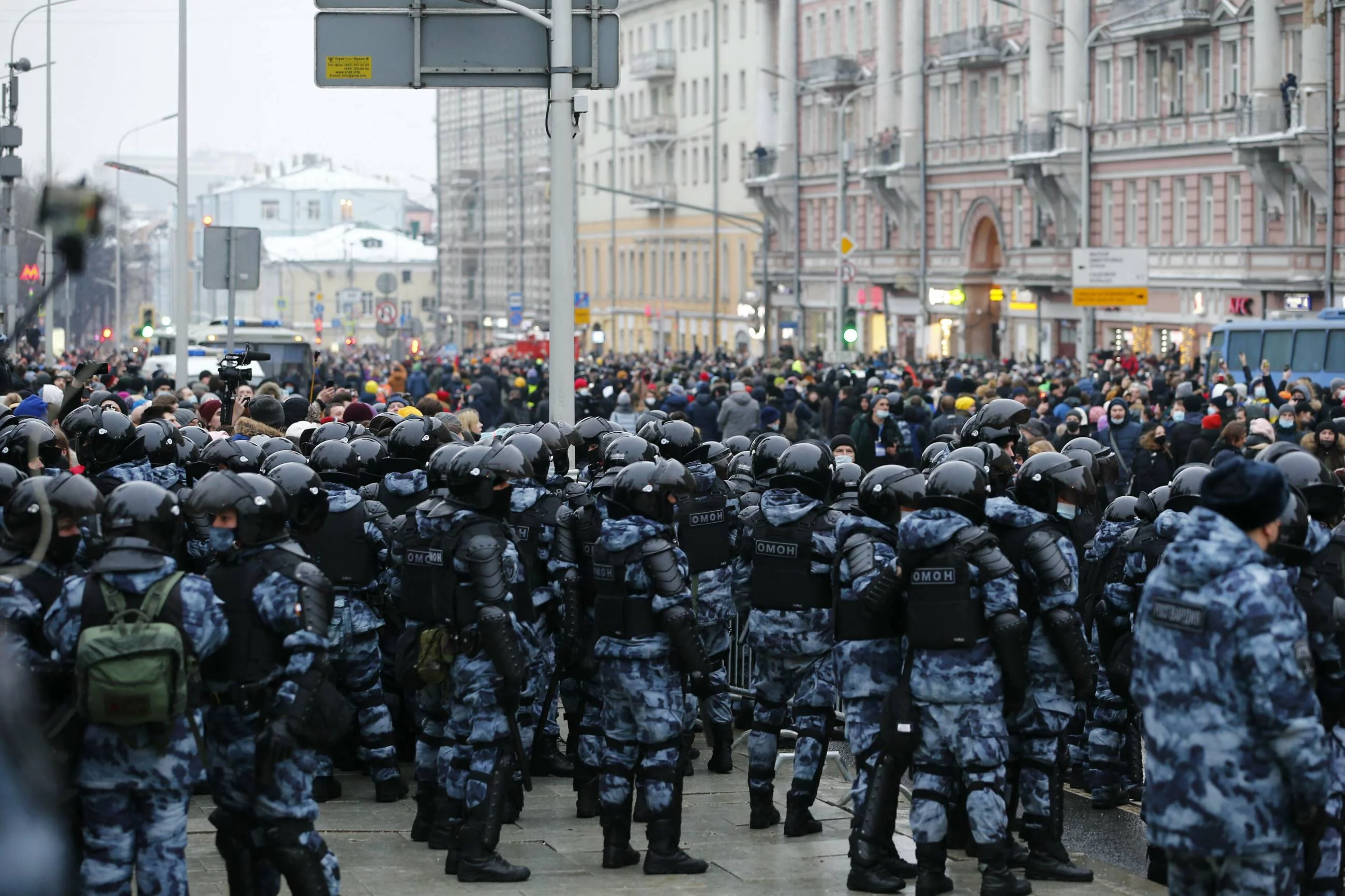 Policja na ulicach Moskwy w trakcie protestu w obronie Nawalnego