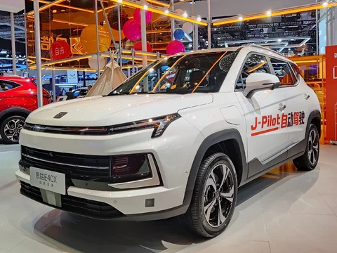 Chiński JAC JS4