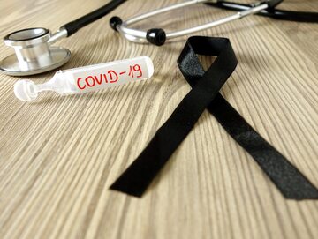 Rośnie liczba zgonów osób chorych na COVID-19