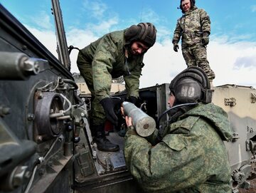 Rosyjscy poborowi odbywają szkolenie wojskowe na poligonie w regionie Rostów nad Donem w południowej Rosji